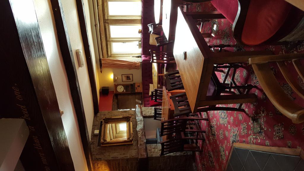 The Rose And Crown Hotel Huddersfield Eksteriør billede