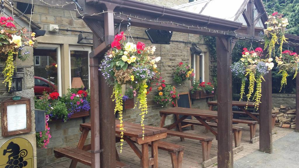The Rose And Crown Hotel Huddersfield Eksteriør billede